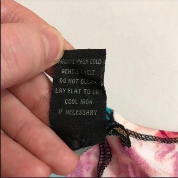 Suzie In The City Pink Large Rose Print Top - Picture 5 of 8